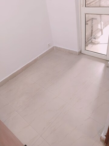 Room in 2.5 BHK Apartment at Nimbus The Golden Palm, Sector 168 – for Rent