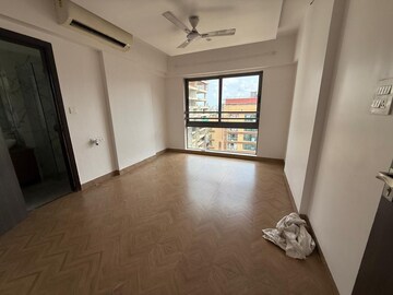 Room in 3 BHK Apartment at Man Shanti Sadan, Bandra West – for Rent