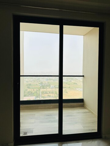 Room in 3 BHK Apartment at Ansal Sushant Lok I, Sector 43 – for Rent