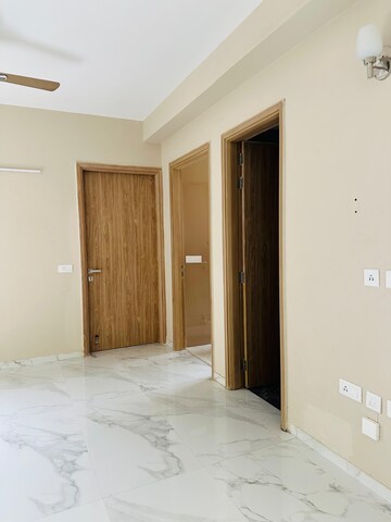 Room in 3 BHK Apartment at Ansal Sushant Lok I, Sector 43 – for Rent