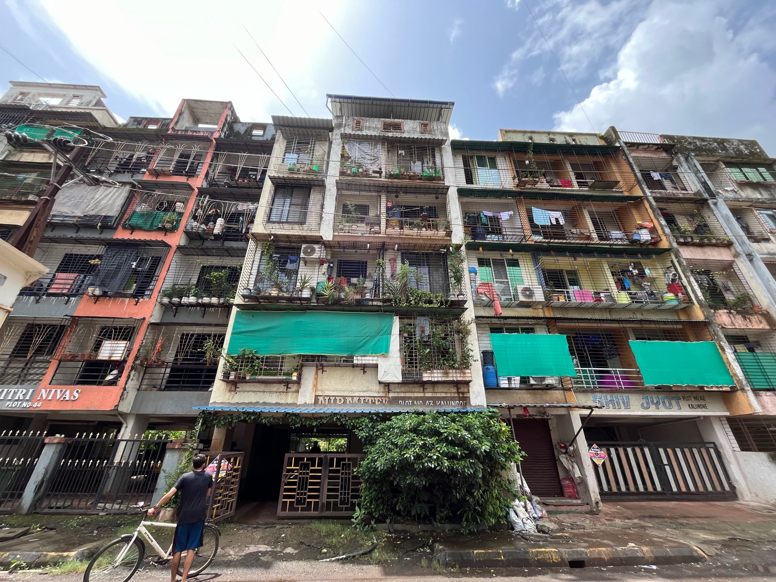 1.5 BHK + Extra Room Apartment For Sale in Om Sai Niwas Kalundre