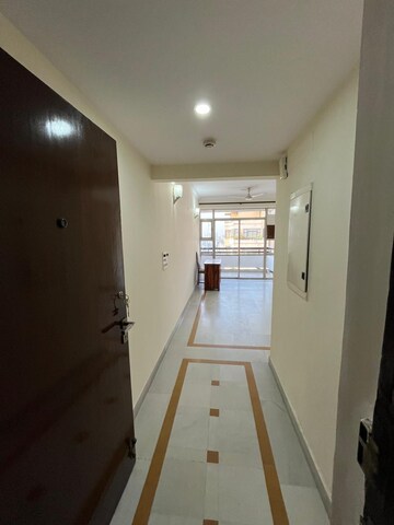 Building Lobby in 4 BHK Apartment at Vastu Apartments, Sector 55 – for Rent