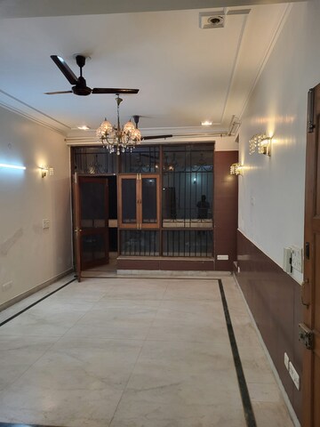 Living Room in 4 BHK Apartment at Vastu Apartments, Sector 55 – for Rent