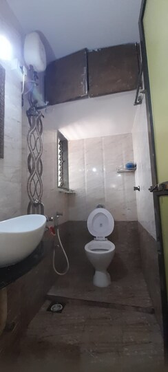 2 BHK Apartment For Sale in Group Seven Rushi Heights