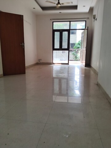 Room in 3 BHK Builder Floor at Ansal Sushant Lok I, Sector 43 – for Rent