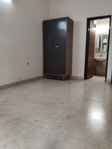 Room in 3 BHK Builder Floor at Ansal Sushant Lok I, Sector 43 – for Rent