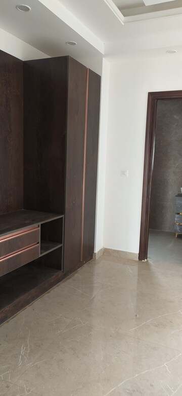 Furnished Amenities in 3 BHK Builder Floor at Sector 21d – for Sale