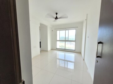 Room in 1.5 BHK Apartment at Godrej Emerald, Ghodbunder Road – for Rent