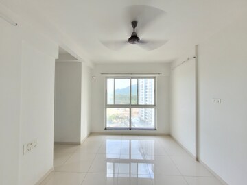 Room in 1.5 BHK Apartment at Godrej Emerald, Ghodbunder Road – for Rent