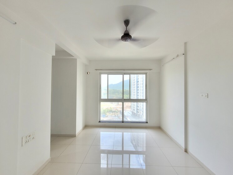 Room, godrej-emerald 1.5 Bedroom 750 Sq.Ft. Apartment In Ghodbunder Road Thane 8951872