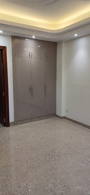 Room in 3.5 BHK Builder Floor at Sector 46 – for Sale