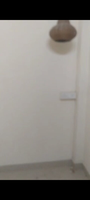 Furnished Amenities in 1 BHK Apartment at Vile Parle East – for Rent