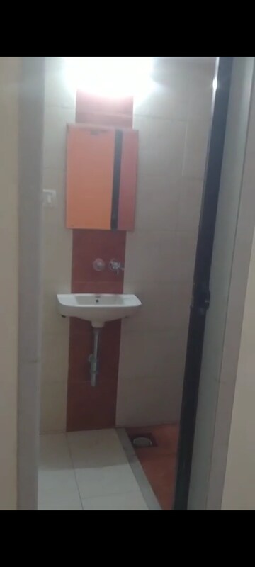 Bathroom in 1 BHK Apartment at Vile Parle East – for Rent