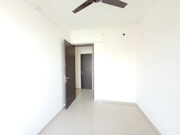 Room in 1.5 BHK Apartment at Godrej Emerald, Ghodbunder Road – for Rent