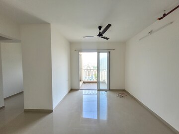 Room in 1.5 BHK Apartment at Godrej Emerald, Ghodbunder Road – for Rent