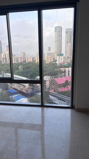 Room in 2 BHK Apartment at Piramal Mahalaxmi, Mahalaxmi – for Rent