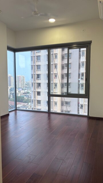 Room in 2 BHK Apartment at Piramal Mahalaxmi, Mahalaxmi – for Rent