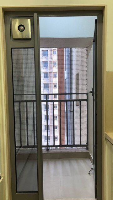 Room in 2 BHK Apartment at Piramal Mahalaxmi, Mahalaxmi – for Rent