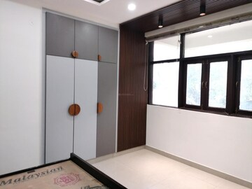Room in 4 BHK Apartment at Dwarka – for Sale