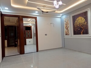 Room in 3 BHK Builder Floor at Palam Colony – for Sale