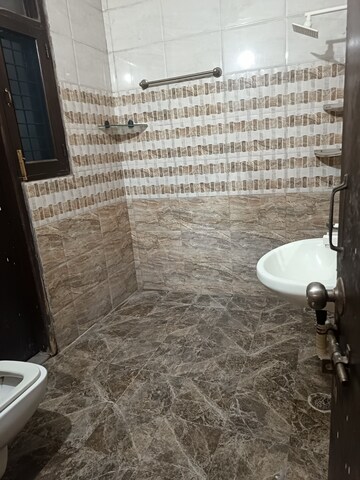 Attached Bathroom in 3 BHK Independent House at Sector 31 – for Rent