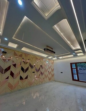 Room in 3.5 BHK Builder Floor at Sector 35 – for Sale