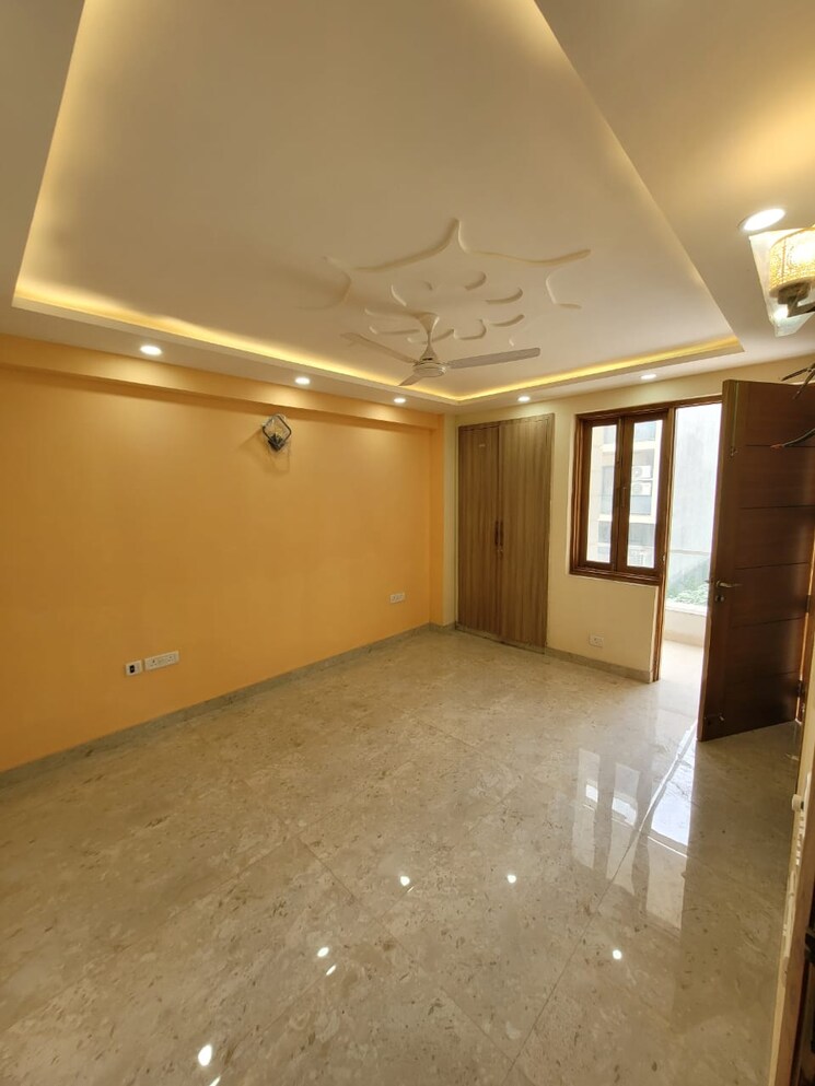 Room, sector 85 3.5 Bedroom 250 Sq.Yd. Builder Floor In Sector 85 Faridabad 8952049