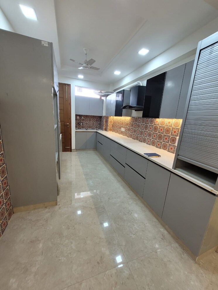 Kitchen, sector 85 3.5 Bedroom 250 Sq.Yd. Builder Floor In Sector 85 Faridabad 8952049