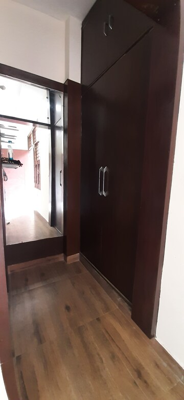Furnished Amenities in 3 BHK Builder Floor at Land Craft Golf Links Villa, Pandav Nagar – for Sale