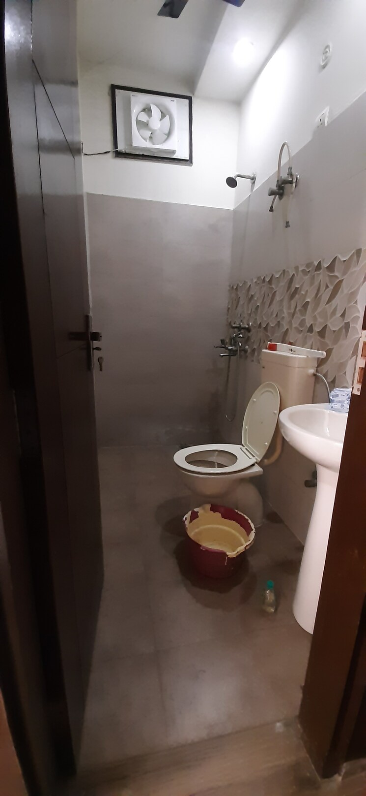 Bathroom, land-craft-golf-links-villa 3 Bedroom 100 Sq.Yd. Builder Floor In Pandav Nagar Ghaziabad 8952029