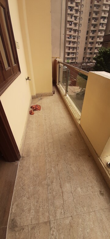 Furnished Amenities in 3 BHK Builder Floor at Land Craft Golf Links Villa, Pandav Nagar – for Sale