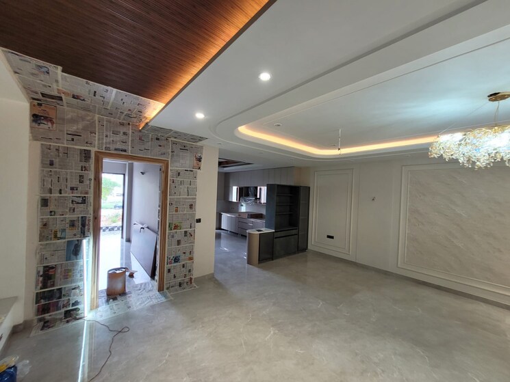  Parking, sector 85 4 Bedroom 350 Sq.Yd. Builder Floor In Sector 85 Faridabad 8952102