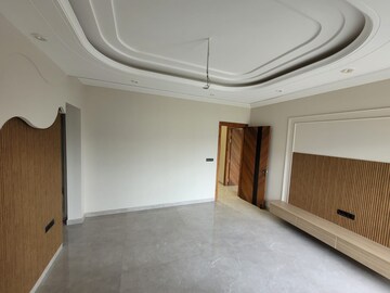 Building Lobby in 4 BHK Builder Floor at Sector 85 – for Sale