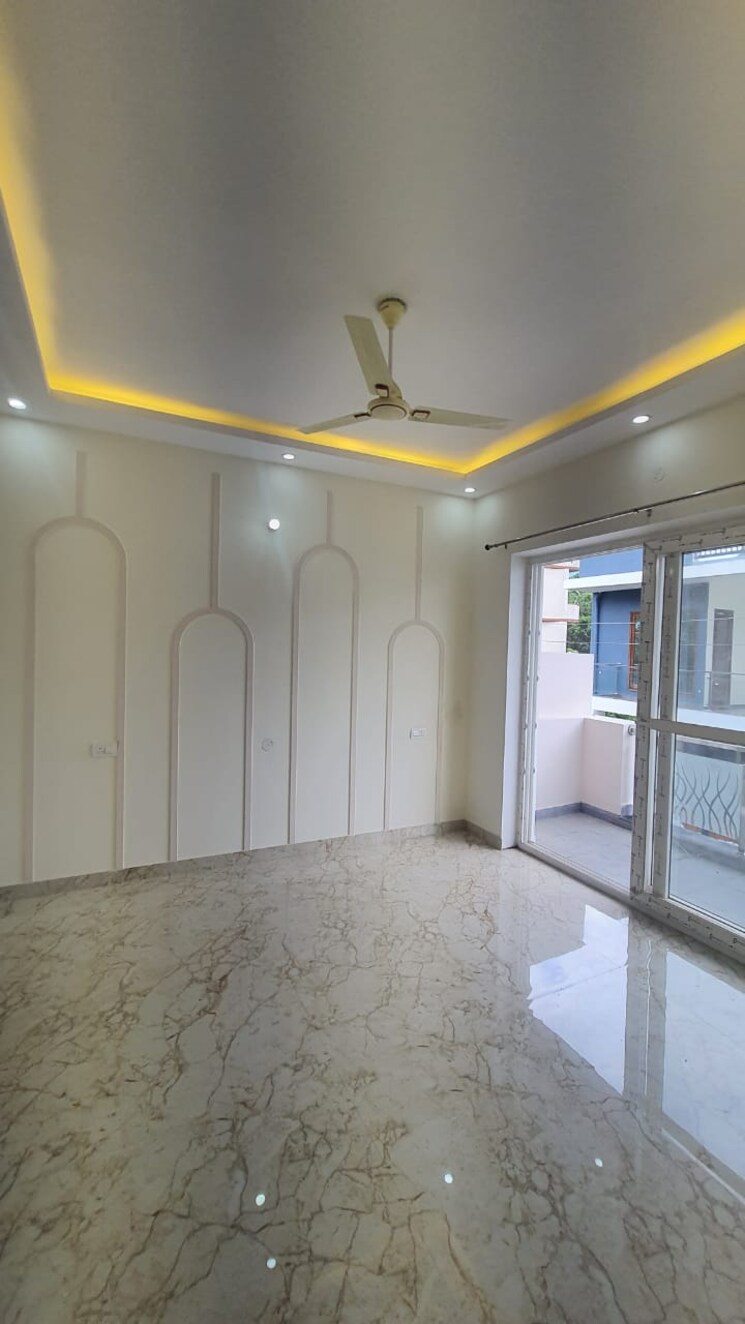 Room, sahastradhara road 3 Bedroom 2500 Sq.Ft. Villa In Sahastradhara Road Dehradun 8952076