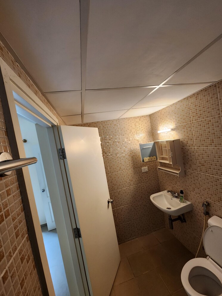 Bathroom, brigade-parkside-north 1 Bedroom 711 Sq.Ft. Apartment In Jalahalli Bangalore 8952084