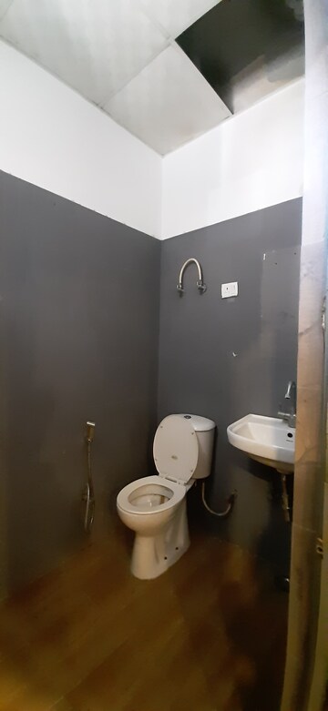 Furnished Amenities in 3 BHK Builder Floor at Land Craft Golf Links Villa, Pandav Nagar – for Sale