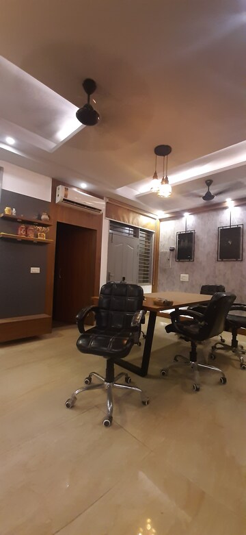 Team Area in 3 BHK Builder Floor at Land Craft Golf Links Villa, Pandav Nagar – for Sale