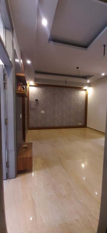Furnished Amenities in 3 BHK Builder Floor at Land Craft Golf Links Villa, Pandav Nagar – for Sale