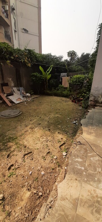 Plot Area in 3 BHK Builder Floor at Land Craft Golf Links Villa, Pandav Nagar – for Sale
