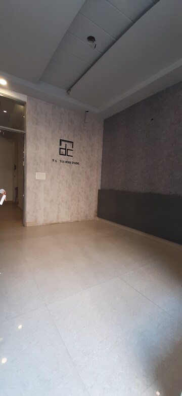 Furnished Amenities in 3 BHK Builder Floor at Land Craft Golf Links Villa, Pandav Nagar – for Sale