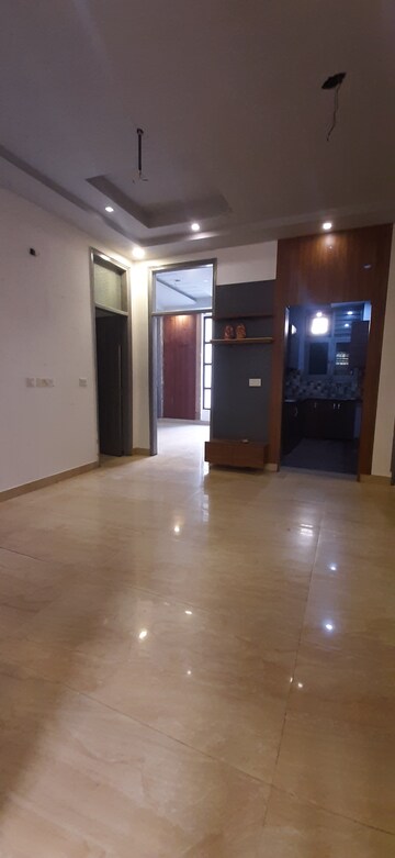 Furnished Amenities in 3 BHK Builder Floor at Land Craft Golf Links Villa, Pandav Nagar – for Sale