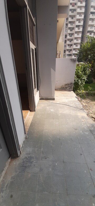Balcony in 3 BHK Builder Floor at Land Craft Golf Links Villa, Pandav Nagar – for Sale