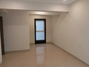 Room in 4 BHK Apartment at Satellite Glory, Andheri East – for Sale