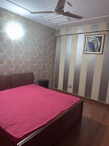 Bedroom in 3 BHK Builder Floor at Sector 79 – for Rent