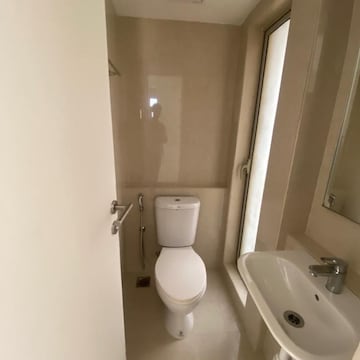 Bathroom in 1 BHK Apartment at Hiranandani Estate, Hiranandani Estate – for Rent