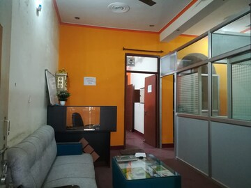 Bedroom in  Office Space at Gomti Nagar – for Rent