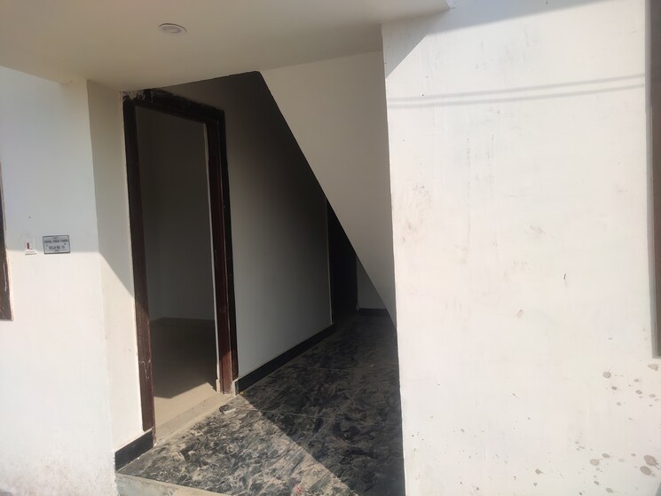 undefined, sector 10 2.5 Bedroom 1400 Sq.Ft. Villa In Sector 10 Noida 8952146