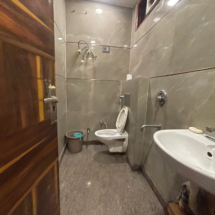 Bathroom, rohini sector 25 2 Bedroom 650 Sq.Ft. Builder Floor In Rohini Sector 25 Delhi 8952165