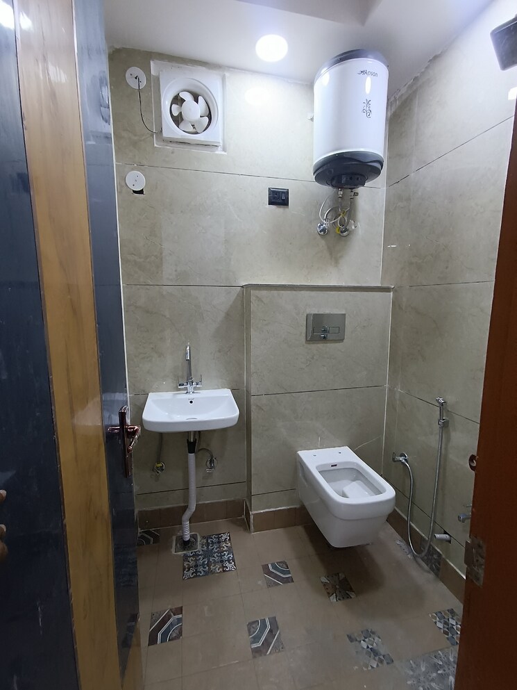 Bathroom, govindpuri 3 Bedroom 900 Sq.Ft. Builder Floor In Govindpuri Delhi 8952203