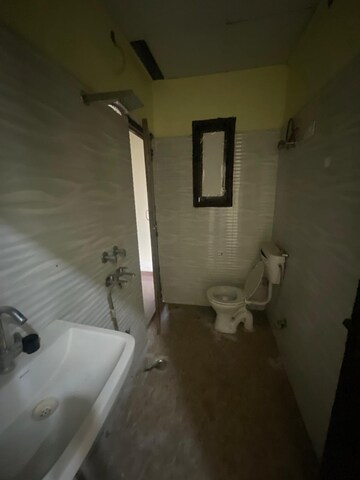 Bathroom in 6+ BHK Builder Floor at Landcraft Golf Links, Pandav Nagar – for Rent